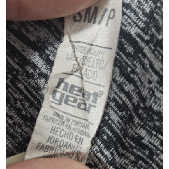 Under‎ Armour Heat Gear Active Wear T-Shirt Womens Small V-Neck Short Sleeve - Picture 8 of 9